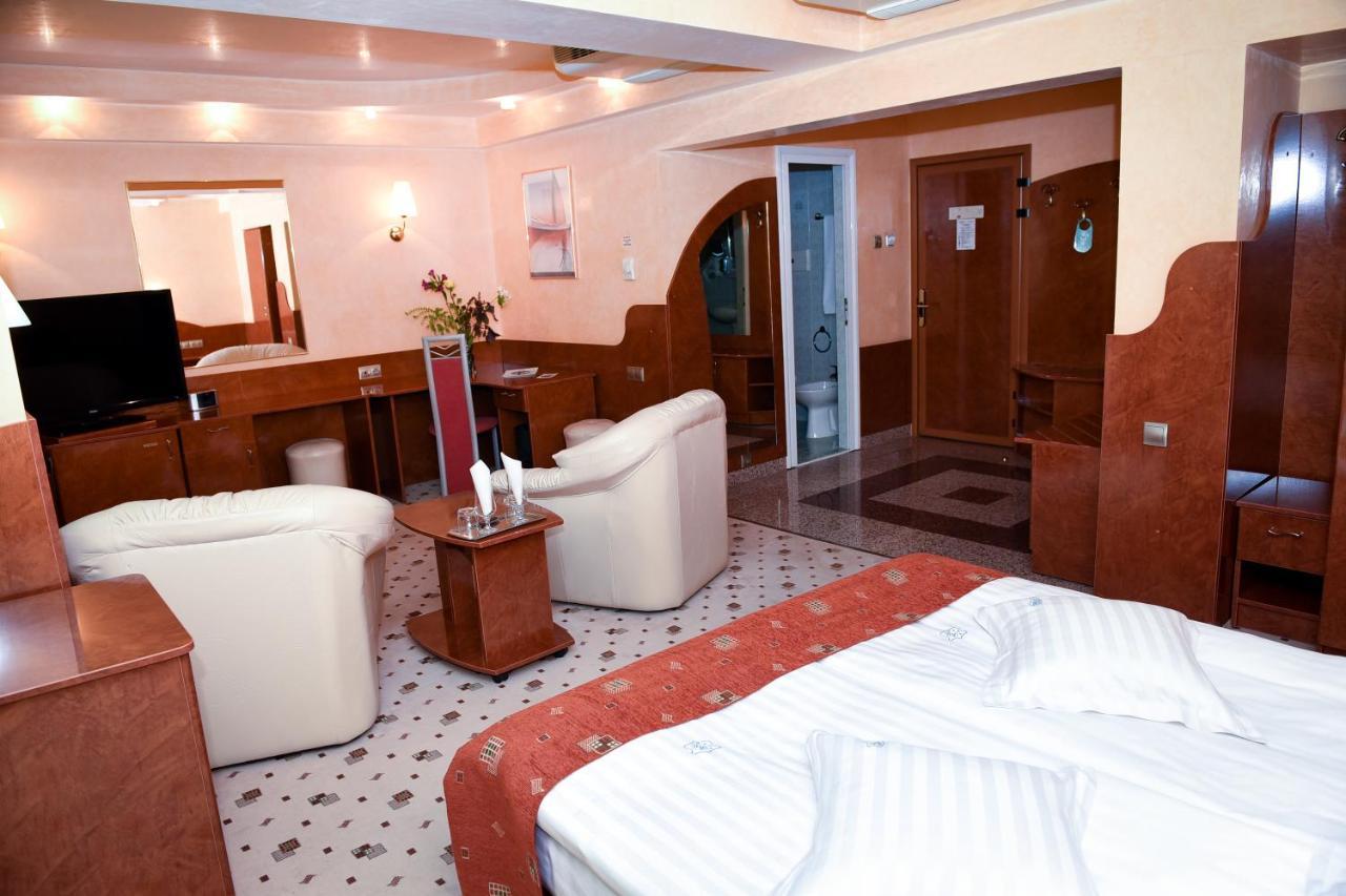 Hotel Carpati Nagybánya Kültér fotó