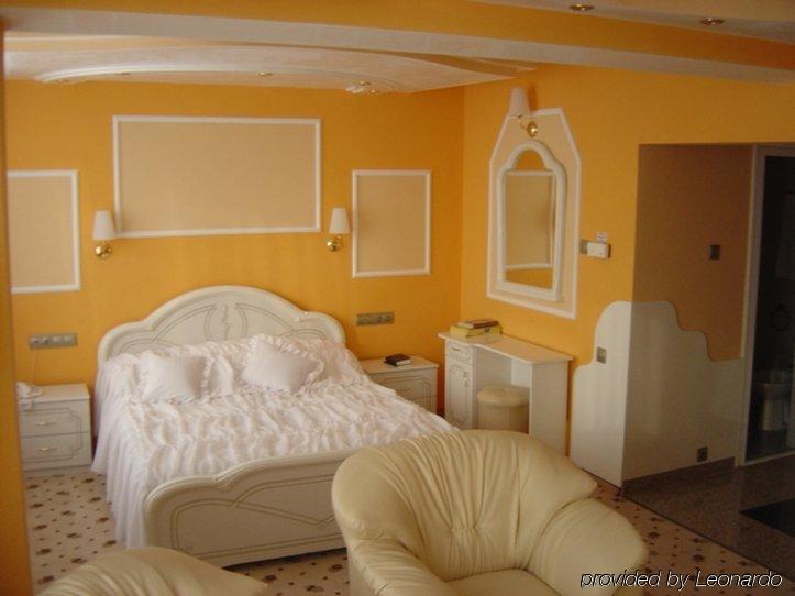 Hotel Carpati Nagybánya Szoba fotó