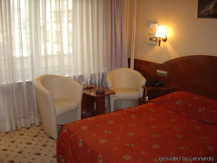 Hotel Carpati Nagybánya Szoba fotó
