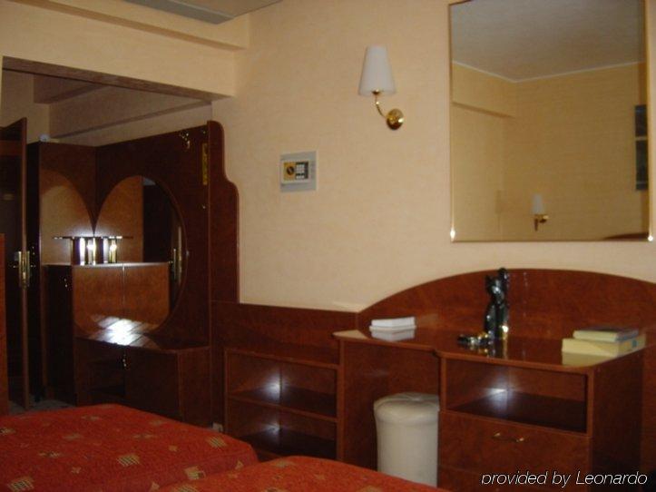 Hotel Carpati Nagybánya Szoba fotó