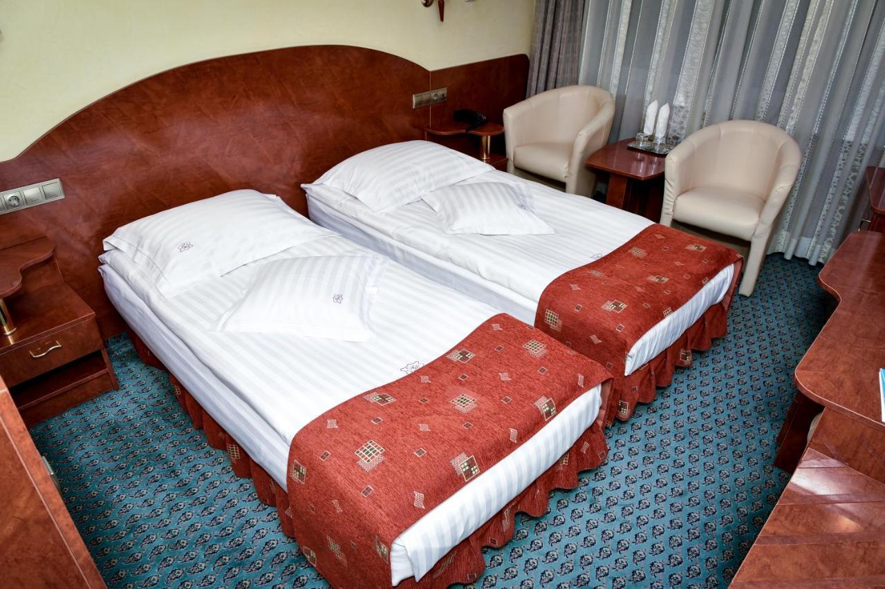Hotel Carpati Nagybánya Kültér fotó